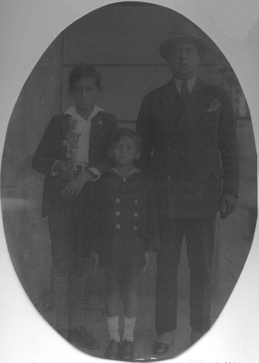 Fernando Monteverde Abecasis and children (Alberto and José Luís)