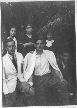 Fernando, Lóló, Quique, Milagros e Carlos Manzanares Abecasis com a mãe